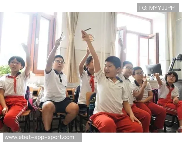 拉拉维亚谈与詹东的对抗经历称同队合作是莫大荣幸