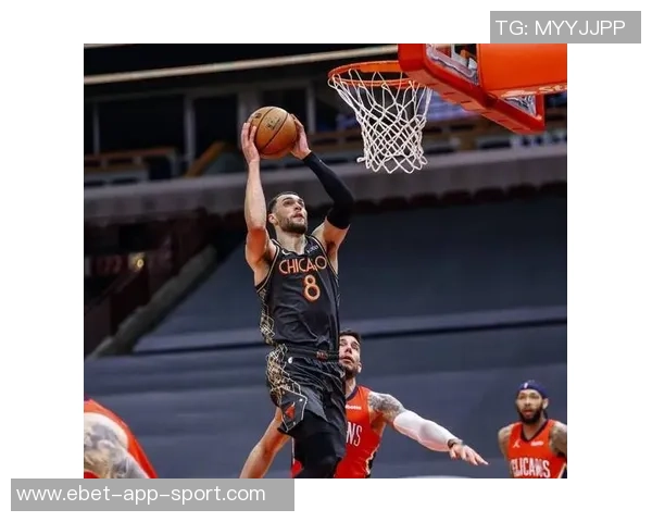 克拉克斯顿半场表现亮眼8投5中贡献12分9篮板4助攻正负值高达20